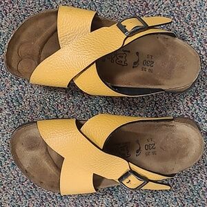 Like New New Birkenstock Siena Nubuck Leather Yellow /Gold